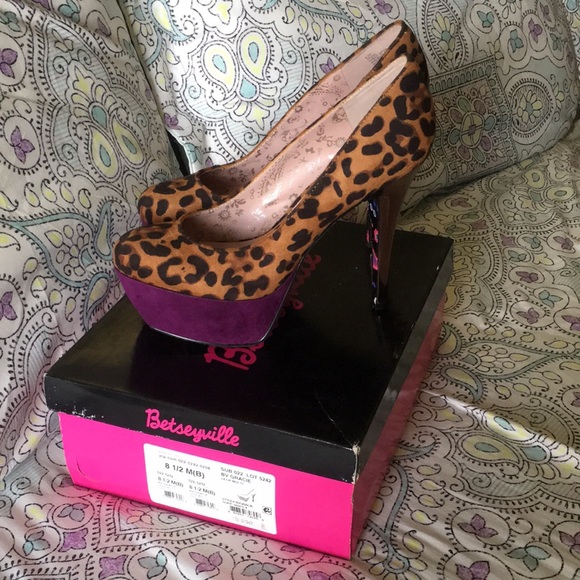 Betsy Johnson leopard w/purple platform & bronze - Picture 3 of 3